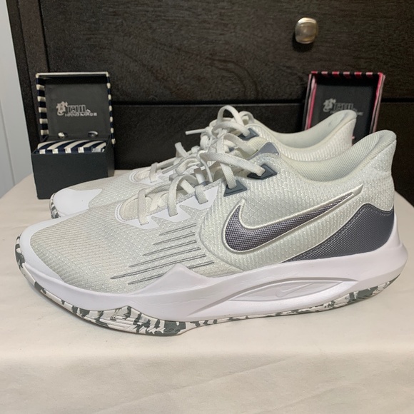 Nike shoes! NWOT!